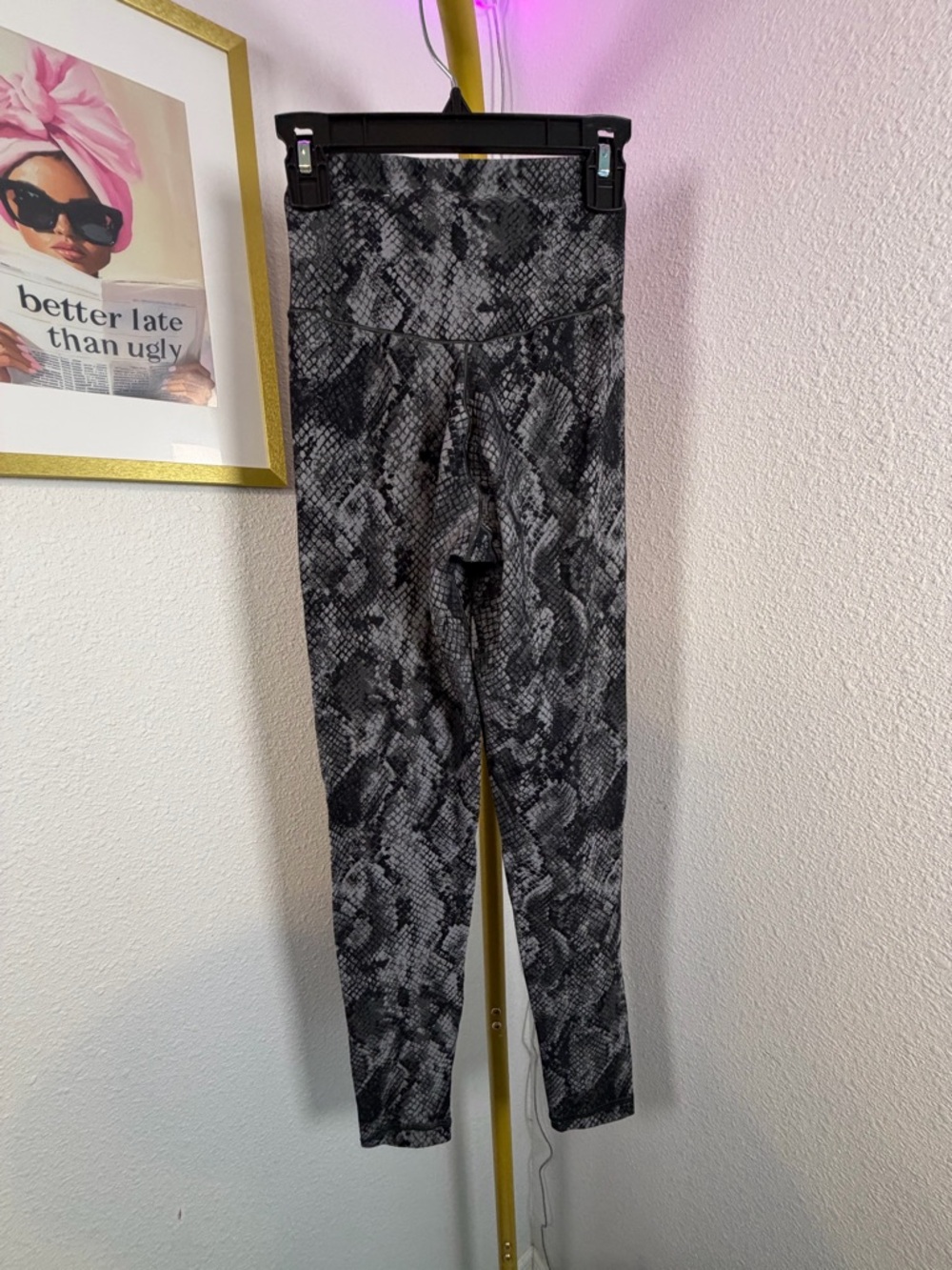 Offline by Aerie Size Small Snakeskin Hi Rise Leggings Full Length
